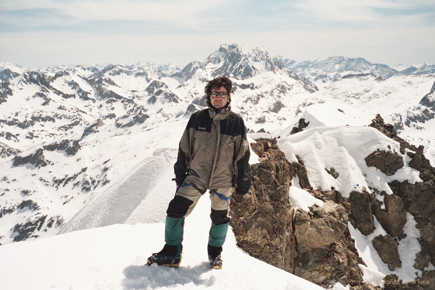 Joaquín en la cima del Gran Facha, 3.005 mts., detrás el Vignemale